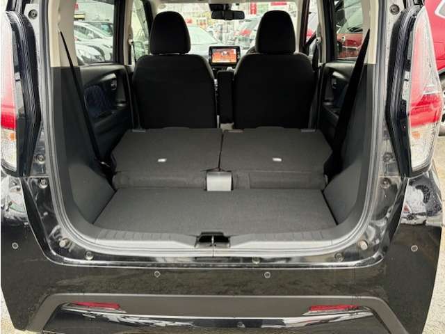 【トランク】広々と荷物もたくさん入ります。