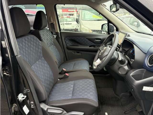 【店舗内紹介】商談ルームにはキッズルームなど完備しております。お子様連れのお客様でもごゆっくりお車をお選びいただけます。くじ引きなどのイベントもやっているのでお子様もお楽しみいただけます。