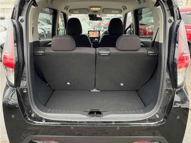 【トランク】広々と荷物もたくさん入ります。