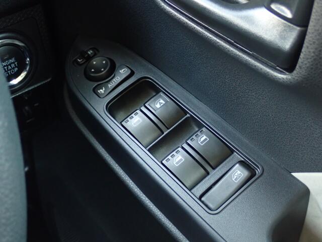 弊社保証では納車日から走行距離無制限で、消耗品を除く全ての部品を1年間保証します。（福祉車両に関して架装装置は保証対象外となります）（外国産車は距離5，000kmまで半年間）