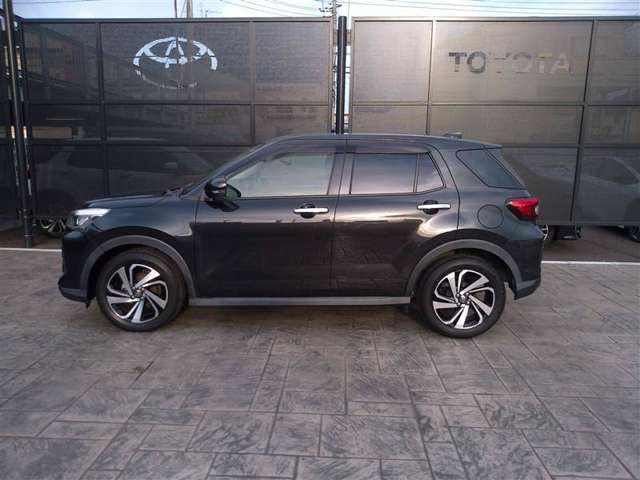 大きすぎず、小さすぎず、運転もしやすくシートアレンジも多彩で、どの世代の方にも気に入っていただけるお車です♪