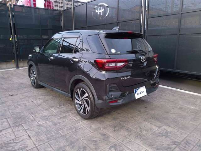 LEDテールライトです。省電力、高輝度のLEDは明るく照らすので夜間運転時の視認性を高めます。スタイリッシュな見た目で細かいところもこだわりたいあなたに！