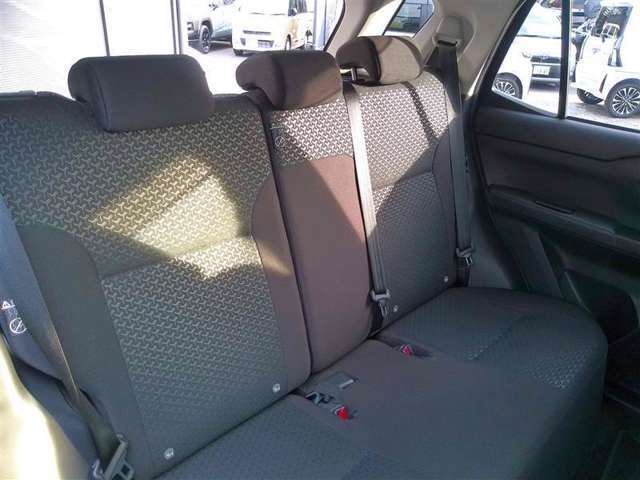 ゆとりある広々とした車内空間は、ドライブを始め買い物やレジャーなど、幅広く活躍します。一人でもみんなとでもお出かけを楽しみましょう！