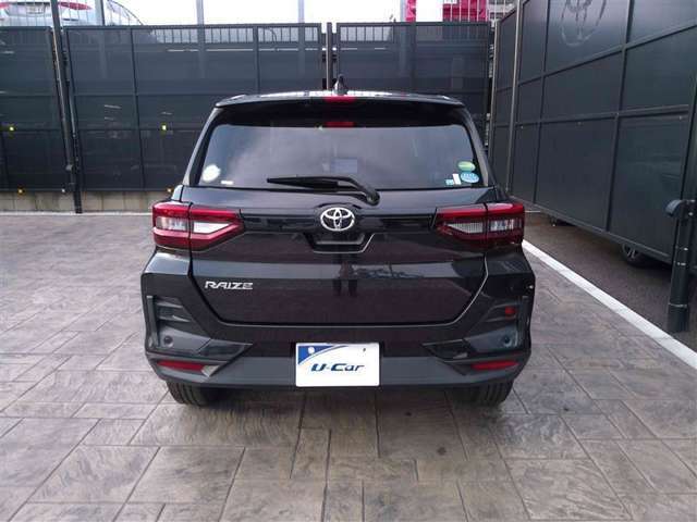 バックカメラが付いているので後方確認が非常にしやすいです。今や運転初心者も熟練者も必須装備！ついていて損はないですね♪