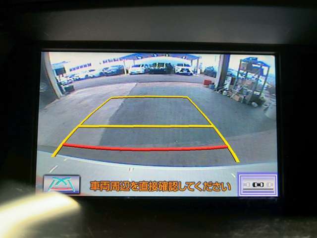 【バックカメラ】運転席から画面上で安全確認ができます。駐車が苦手な方にもオススメな便利機能です。