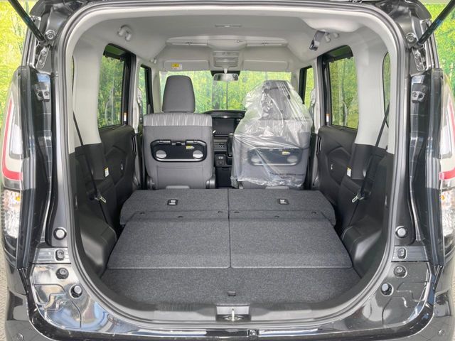 普段のお買い物や通勤、送迎等に十分な荷室スペースを確保しております。セカンドシートを倒すと、大きな荷物の積載も可能です♪