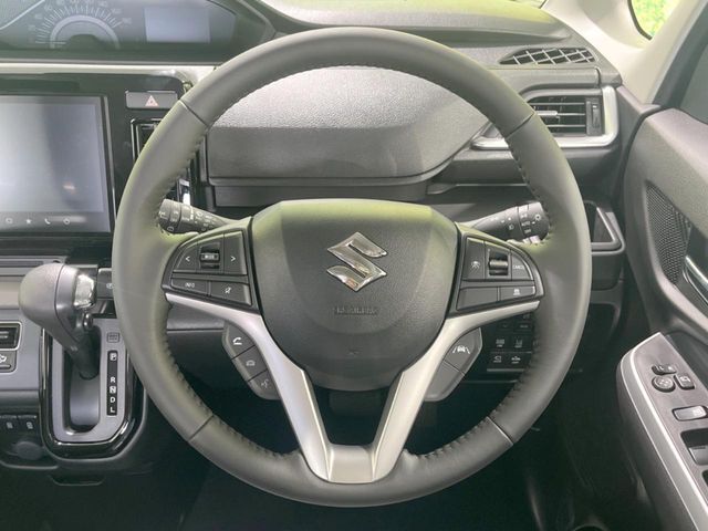 【純正革巻きステアリング】上質な革を使用することで、手にしっかり馴染みとても運転しやすいハンドルです♪