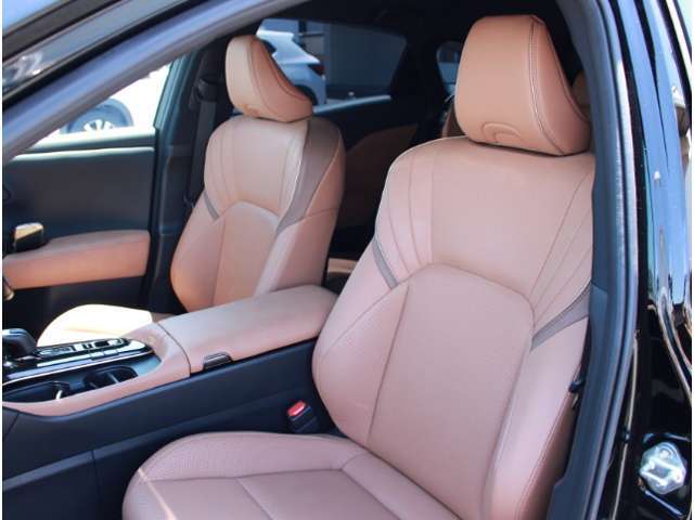 クリーニングをしっかり行っていますので、運転席・助手席どちらもきれいになっております！
