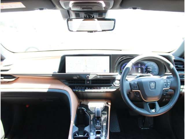 とても握りやすいステアリング！運転手の気持ちがそのまま伝わるかのような反応をしてくれます！！小物入れや各ボタンの配置にこだわり、とても使いやすいです！視認性も良いのでロングドライブもお任せ下さい！