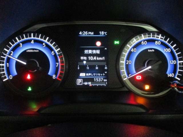 2眼ファインビジョンメーター！メーター中央に、車両情報表示機能ディスプレー