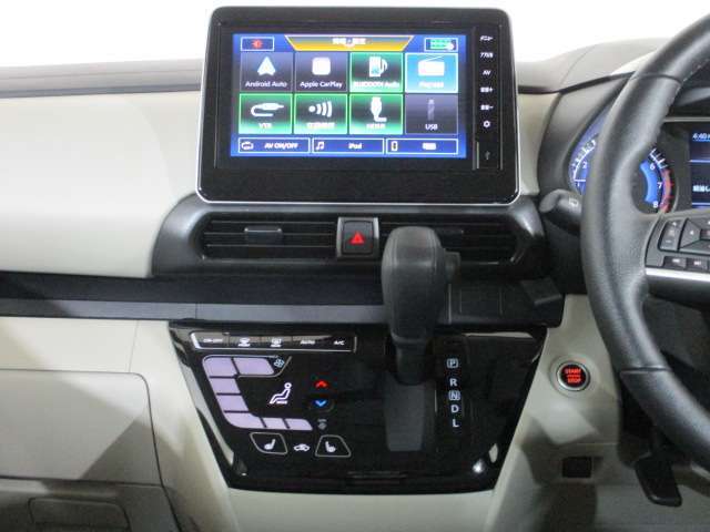 ディスプレイオーディオ・オートエアコン・シフトレバー