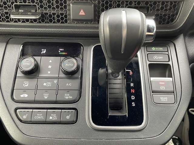 せっかく見つけたお気に入りの1台を遠いからとあきらめてほしくない！遠方でも陸送納車承れます。