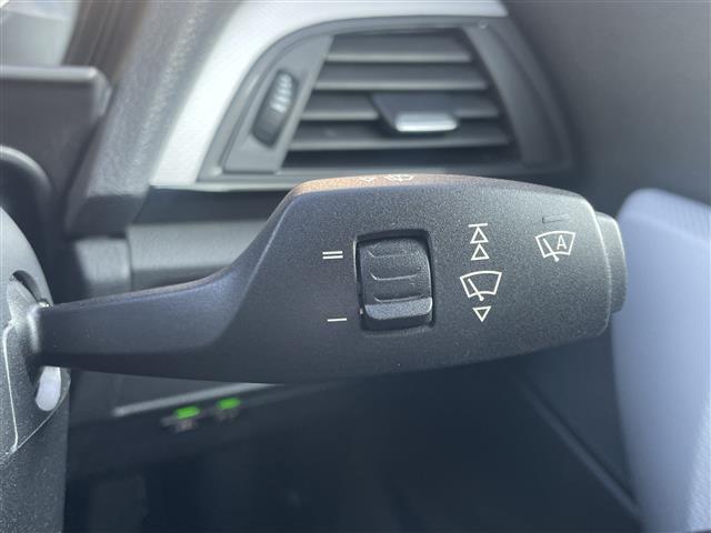 【運転席操作部】『運転席周辺の装備』の画像になります。快適なドライブを楽しむための機能が装備されています！運転席から触れるので使いやすいです！