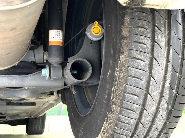 お車を安心してお乗りいただく為には、足回りの定期点検が欠かせません。サービスサポート（有償保証）では無料点検もご提供しており、安心のカーライフをお過ごしいただけるサポート体制が整っています。