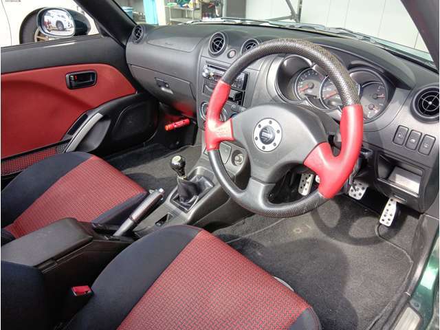 内装ルームクリーニング済みです。しっかりキレイにしておりますので、ぜひお確かめください。納車時にはもう一度キレイにいたしますよ！