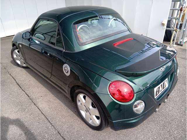 外装は専任のスタッフが真心込めて、念入りに洗車を行い、丁寧にワックス磨きをしておりますので、ピカピカに仕上がっております☆お好みでコーティングなども別途承ります。