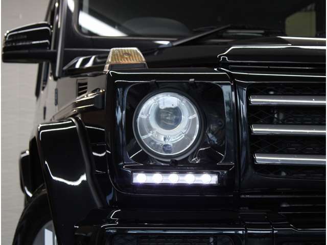 人気の外装色オブシディアンブラックにG350dより採用された新デザインのフロントバンパー＆AMGオーバーフェンダーが迫力のエクステリア！！