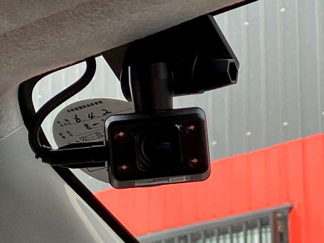 【ドライブレコーダー】愛車に取り付けることで映像と音声を記録してくれるドライブレコーダーは、事故の際に確かな証拠能力を発揮してくれます。