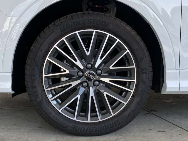 お客様の安心・満足を追及する為に我々輸入車正規ディーラーがお届けする高品質車両の数々！弊社にしかできないサービスを是非、ご体感下さい！◆無料電話：0078-6002-480449◆