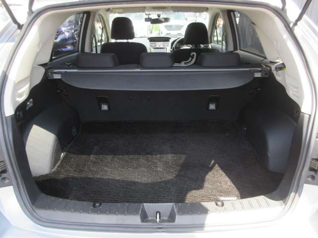 「1年間走行無制限保証」全国2300カ所の日産サービス工場で保証修理が受けられる。また一部低価格車や多走行車には「ワイド保証ライト」が設定されている。保証内容はワイド保証と同じ。期間が3ヵ月となる。