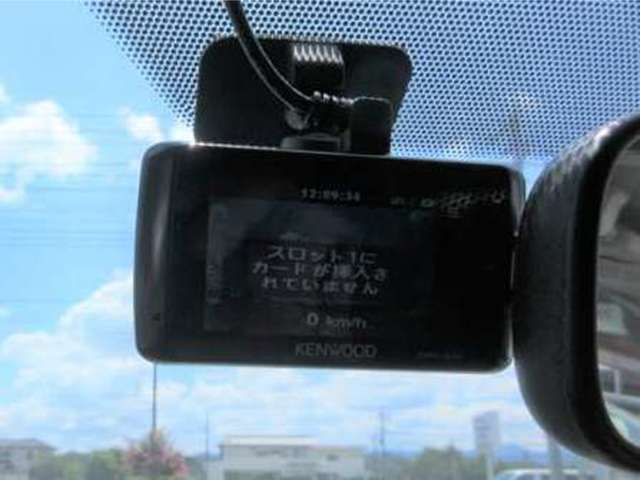 【ドラレコ】最近の装着率の高いドライブレコーダー装備です。万が一の時の証明やアオリ運転の抑制効果もありますね。