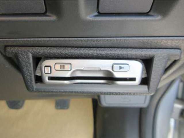 〔ETC〕高速道路必須アイテムのETC装着済みです。最近はスマートインターチェンジも増えてきたのでETC必須ですね！