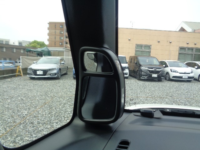 狭い場所でもピタッと駐車ができる視認性のいいミラー「ピタ駐ミラー」
