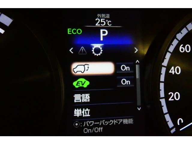 後ろが狭くてもサッと積める。途中で止められる安心のバックドア。後ろの駐車スペースが狭い時に重宝しますよ♪