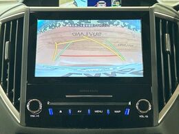 【サイド＆バックカメラ】停車・駐車時に死角になりがちな運転席から見えづらいサイドとリアの障害物を確認できます！雨天時や夜間などは特に活躍してくれるアイテムです。