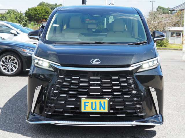 安心のワンオーナー車・内外装とてもきれいなレクサスLM500hバージョンL4WDが入庫しました。ご来店・お問い合わせお待ちしております。