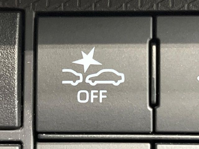【スマートアシスト】走行中に前方の車両等を認識し、衝突しそうな時は警報とブレーキで衝突回避と被害軽減をアシスト。より安全にドライブをお楽しみいただけます。
