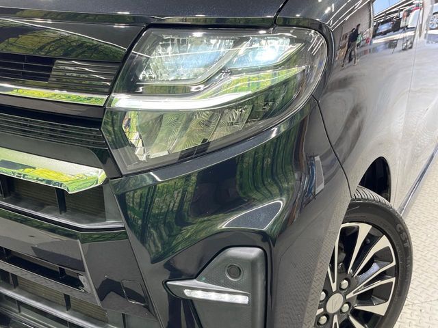 【LEDヘッドライト】悪天候や夜間走行時も良好な視界を確保し安心して運転できる高輝度LEDヘッドライトを装備！点灯速度が早く、消費電力も抑えられています。