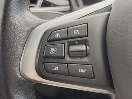 ●レーダークルーズコントロール：前の車との車間距離を一定にとりつつ、一定速度で自動走行してくれる次世代のクルーズコントロール！主に高速道路や自動車専用道路で使用する便利な機能です！