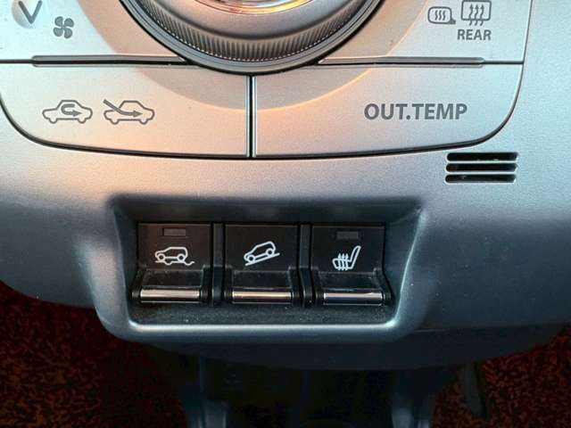 ◆グリップコントロール：滑ったタイヤのブレーキを早め他車輪に駆動力を高め車発進サポート◆ヒルディセントコントロール：4輪各々に自動的にブレーキをかけ、速度を低く抑え、安定、降坂する機能◆シートヒーター