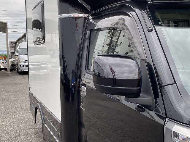 ■サイドミラーは電動格納となります。