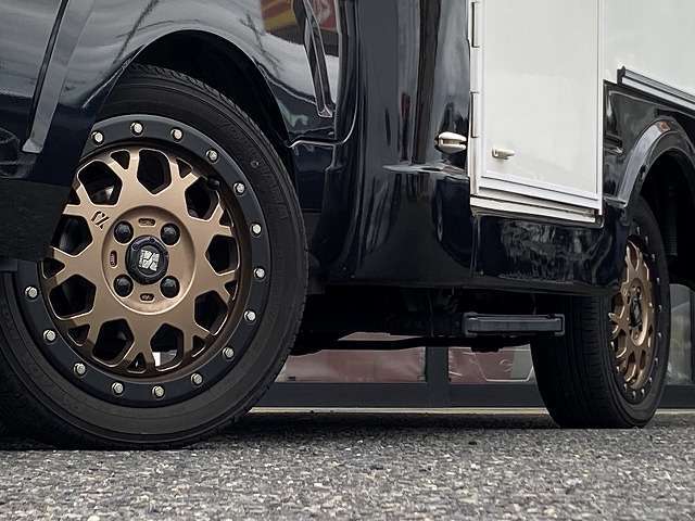 ■新車ハッピー1＋の納期は6カ月程度でご案内可能です。上位グレードのプレミアムであれば納期2カ月ほどでご用意が可能です。