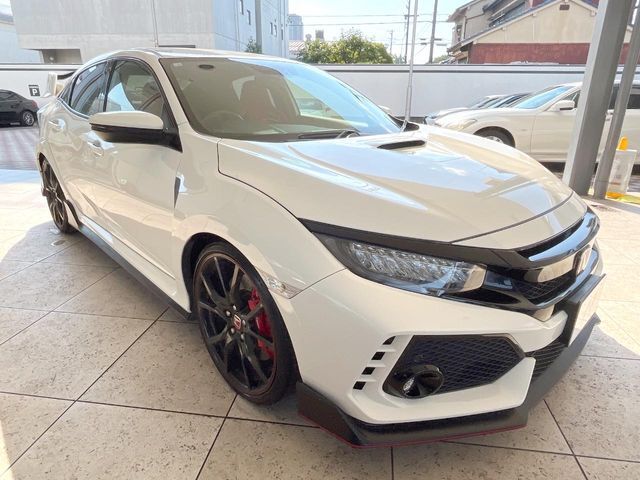 大好評のボディコーティング「弾スプラッシュコート」もご納車までに施工可能。通常のガラスコートと異なる、耐久年数6年の無機質ガラスコーティングが、ボディをキレイな状態に保ってくれます。