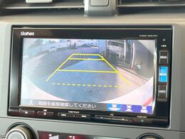 【バックカメラ】駐車時に後方がリアルタイム映像で確認できます。大型商業施設や立体駐車場での駐車時や、夜間のバック時に大活躍！運転スキルに関わらず、今や必須となった装備のひとつです！