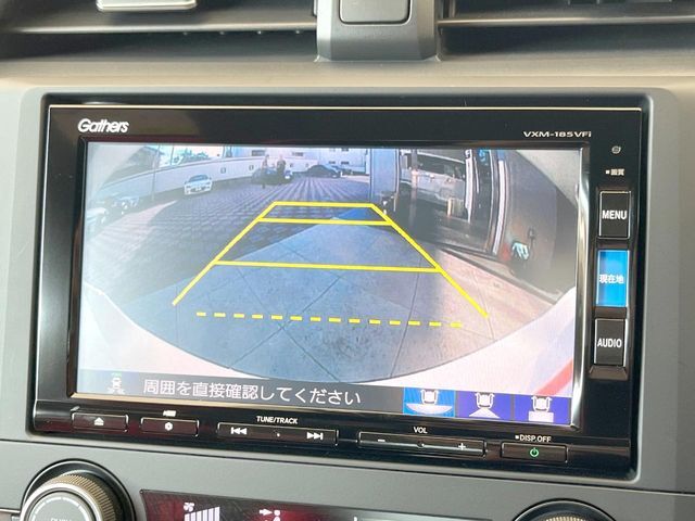 【バックカメラ】駐車時に後方がリアルタイム映像で確認できます。大型商業施設や立体駐車場での駐車時や、夜間のバック時に大活躍！運転スキルに関わらず、今や必須となった装備のひとつです！
