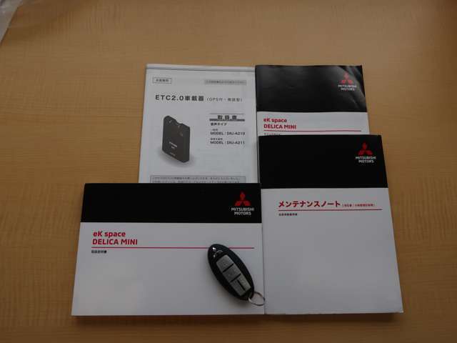 取り扱い説明書、メンテナンスノート兼保証書も揃っております。