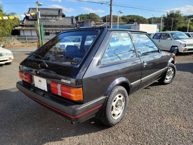 ファミリア初のFF車は、車に求められる諸機能を高次元でバランスさせ、第1回［日本カー・オブ・ザ・イヤー」の受賞に輝いた！！