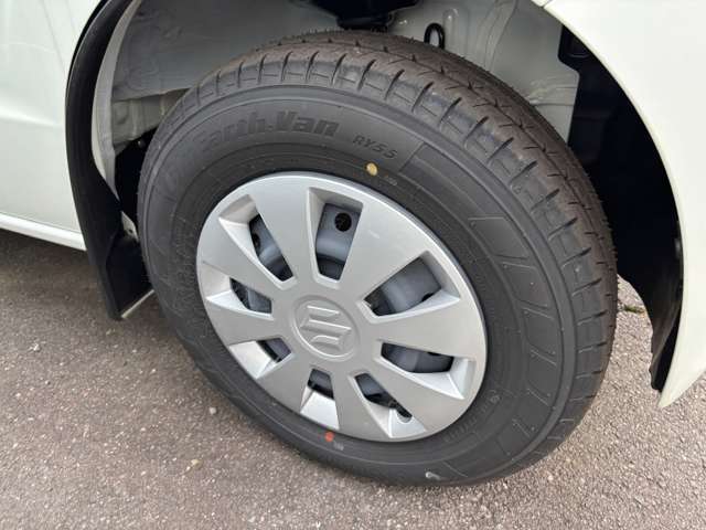 ☆お車についた傷やヘコミ、事故の修理もハヤシにお任せください。自社鈑金工場で修理ができますの安心です☆