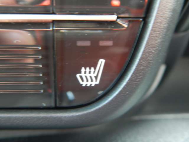 寒い時にはシートを温かくするシートヒーターを装備です。