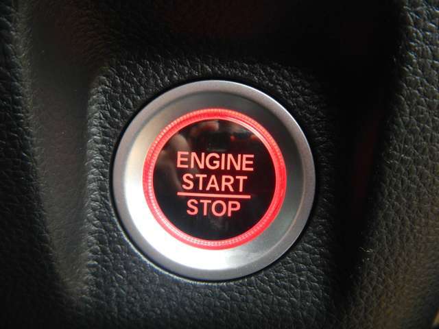 エンジンのスタート・ストップもワンタッチのプッシュスタートです。