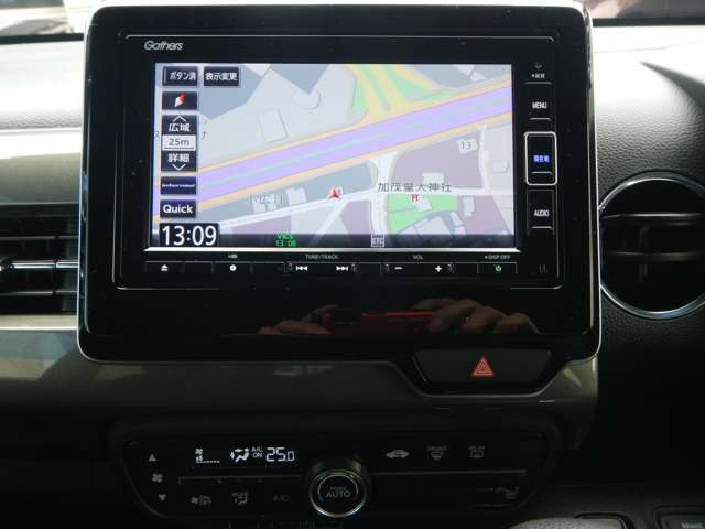 エアコンは車内快適なオートエアコンです。