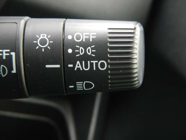 暗くなったら自動的にライトON！のオートライトを装備です。