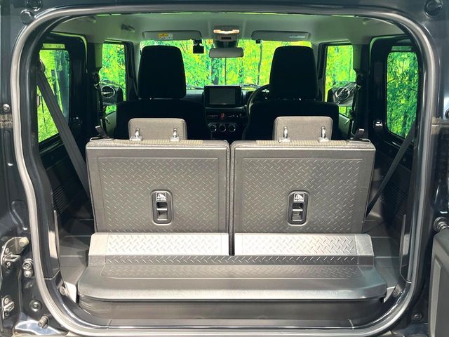 普段のお買い物や通勤、送迎等に十分な荷室スペースを確保しております。セカンドシートを倒すと、大きな荷物の積載も可能です♪