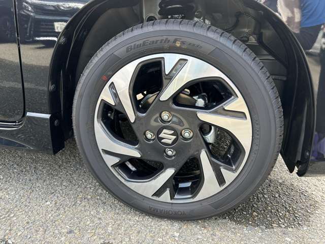 【商談予約制】お得な価格でお車をご提供出来るように、少ない人数で効率良く店舗運営を行っております。ご予約の方優先となりますので、ご来店前には予約をお願い致します。