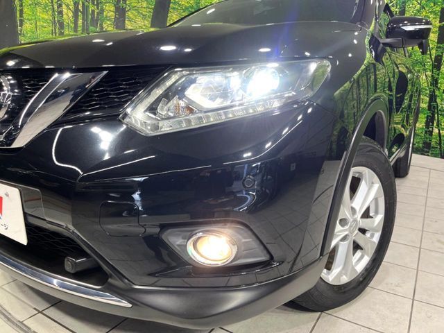 【LEDヘッドライト】悪天候や夜間走行時も良好な視界を確保し安心して運転できる高輝度LEDヘッドライトを装備！点灯速度が早く、消費電力も抑えられています。
