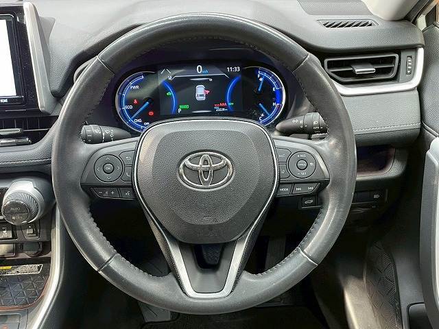 【ステアリングスイッチ】を装備しております。オーディオ操作をハンドルで行うことが可能です。